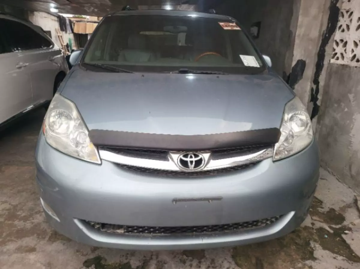 Toyota Sienna - 2006