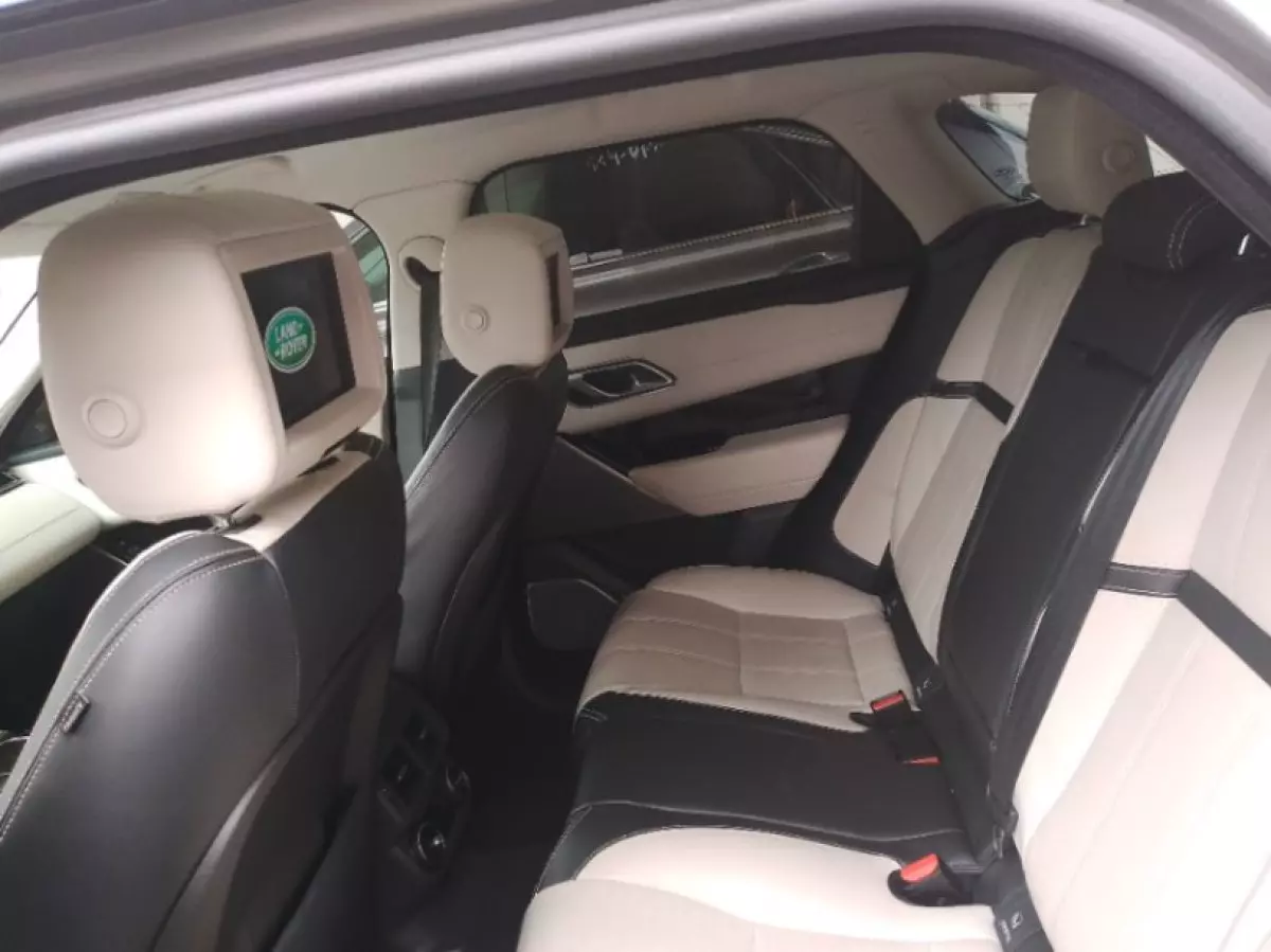 interiorBack