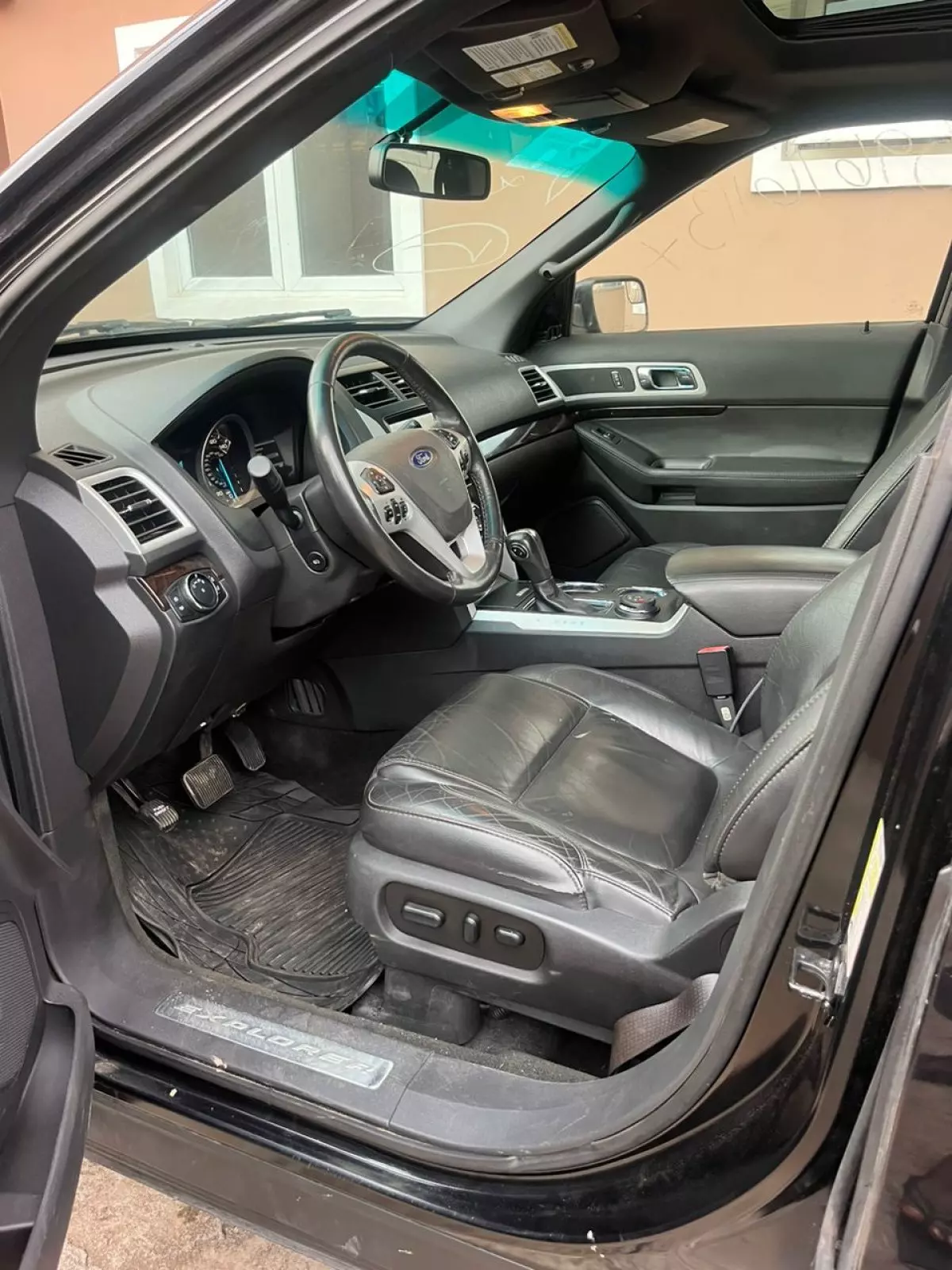 interiorFront