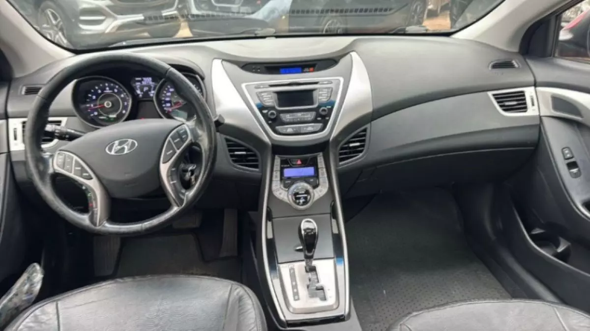 interiorFront