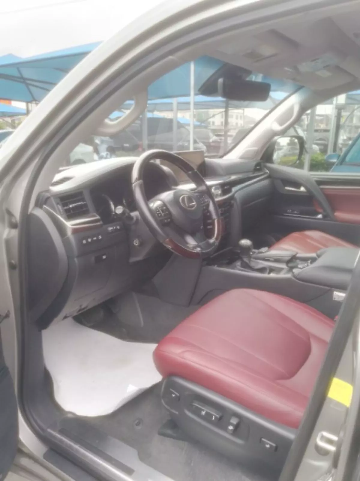 interiorFront