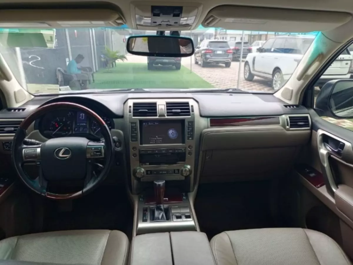 interiorFront