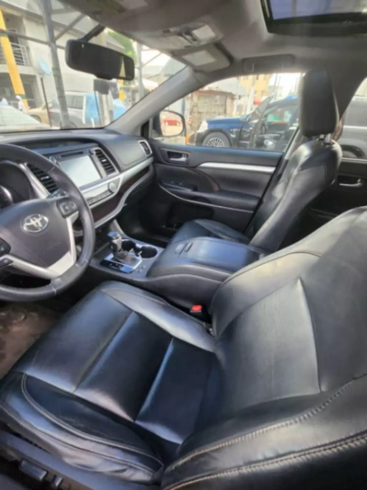 interiorFront