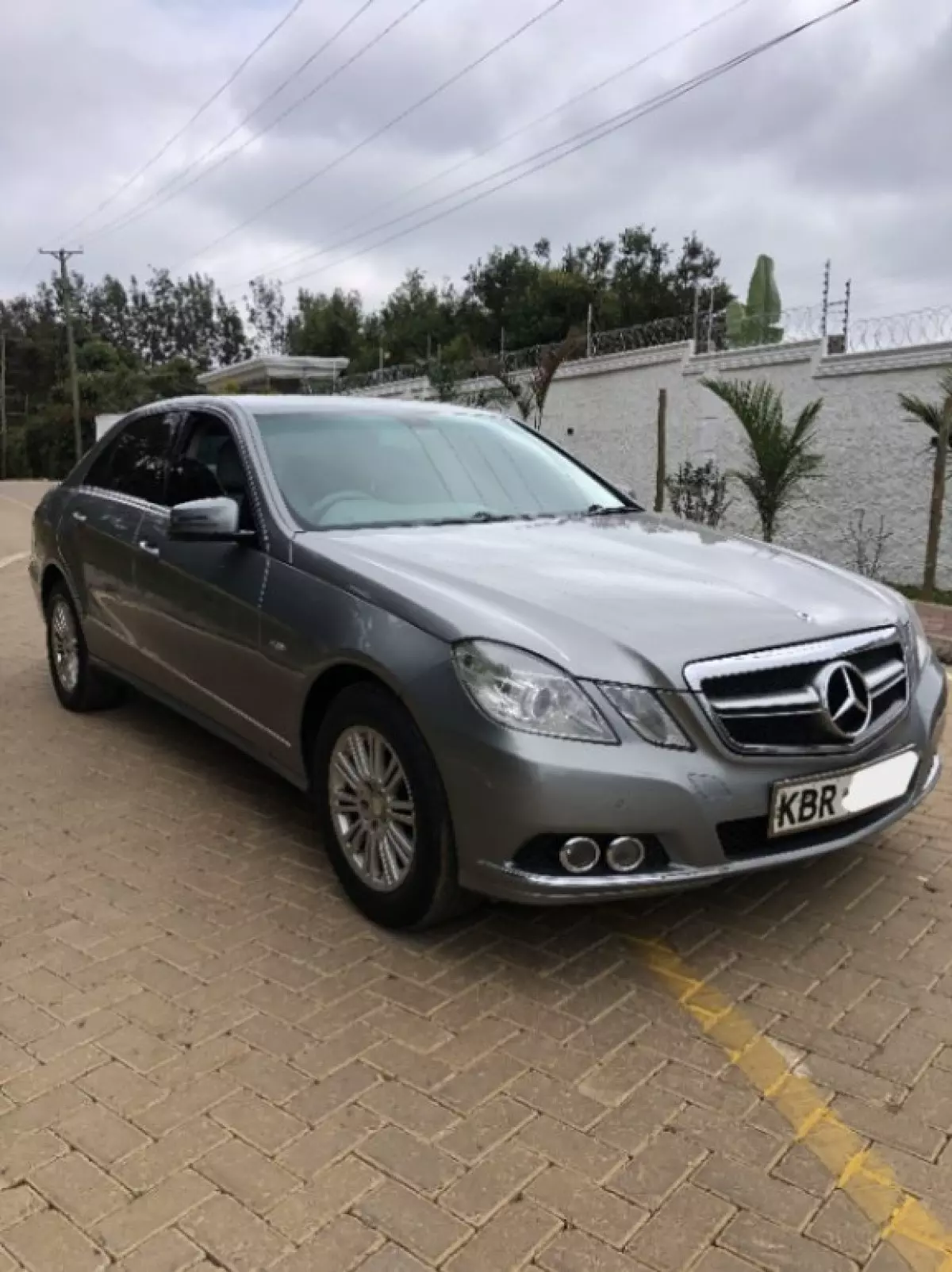 Mercedes-Benz E200 - 2011