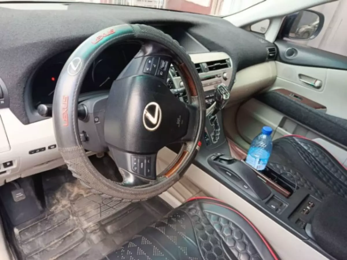 interiorFront