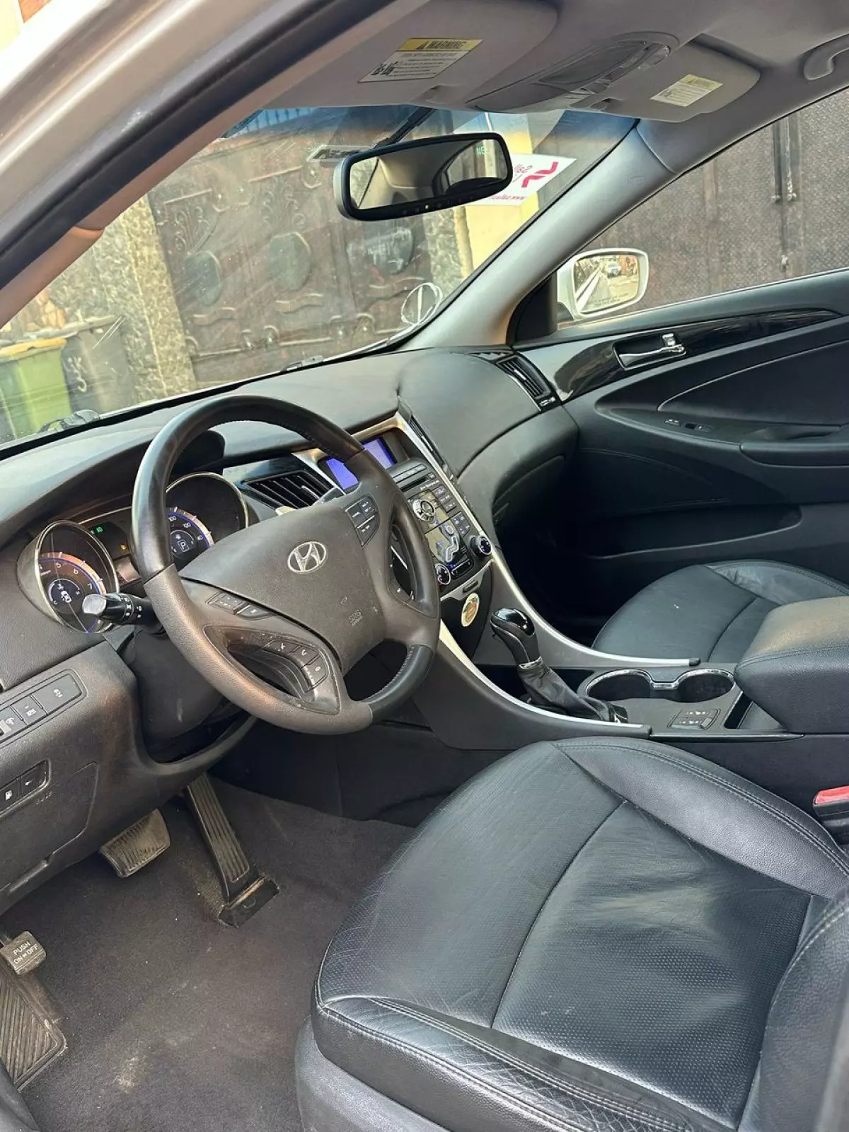 interiorFront