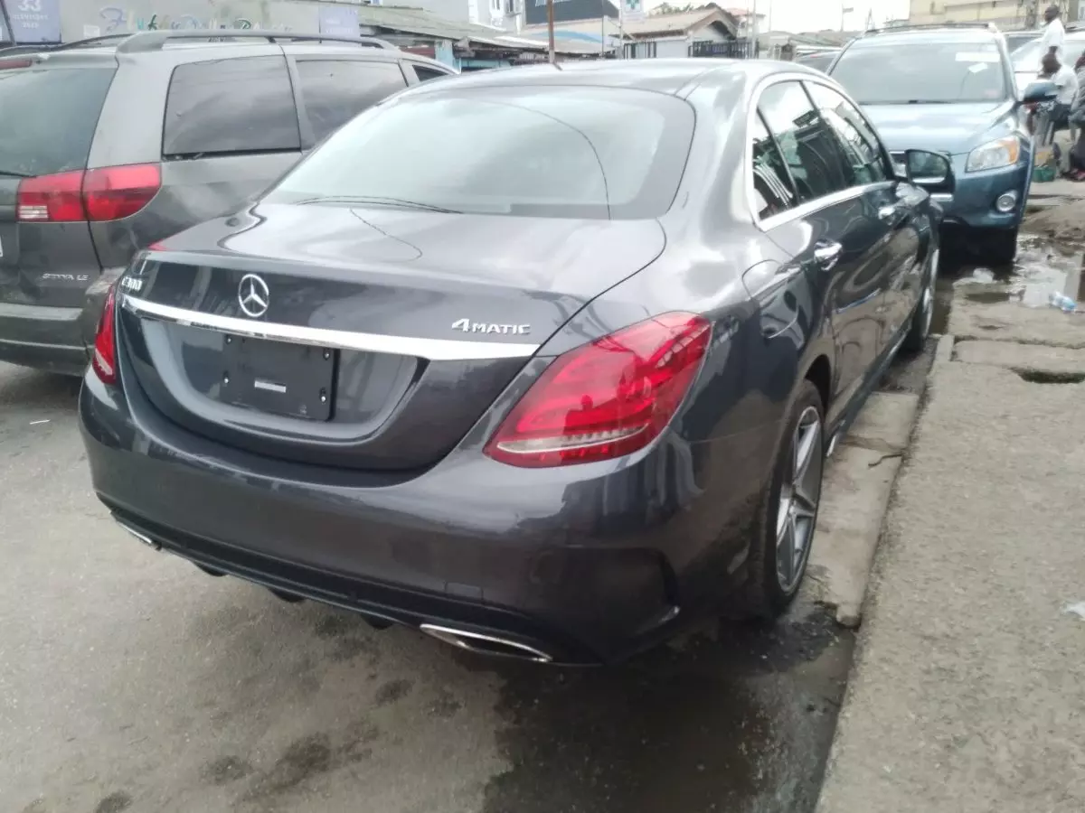 car Right Back