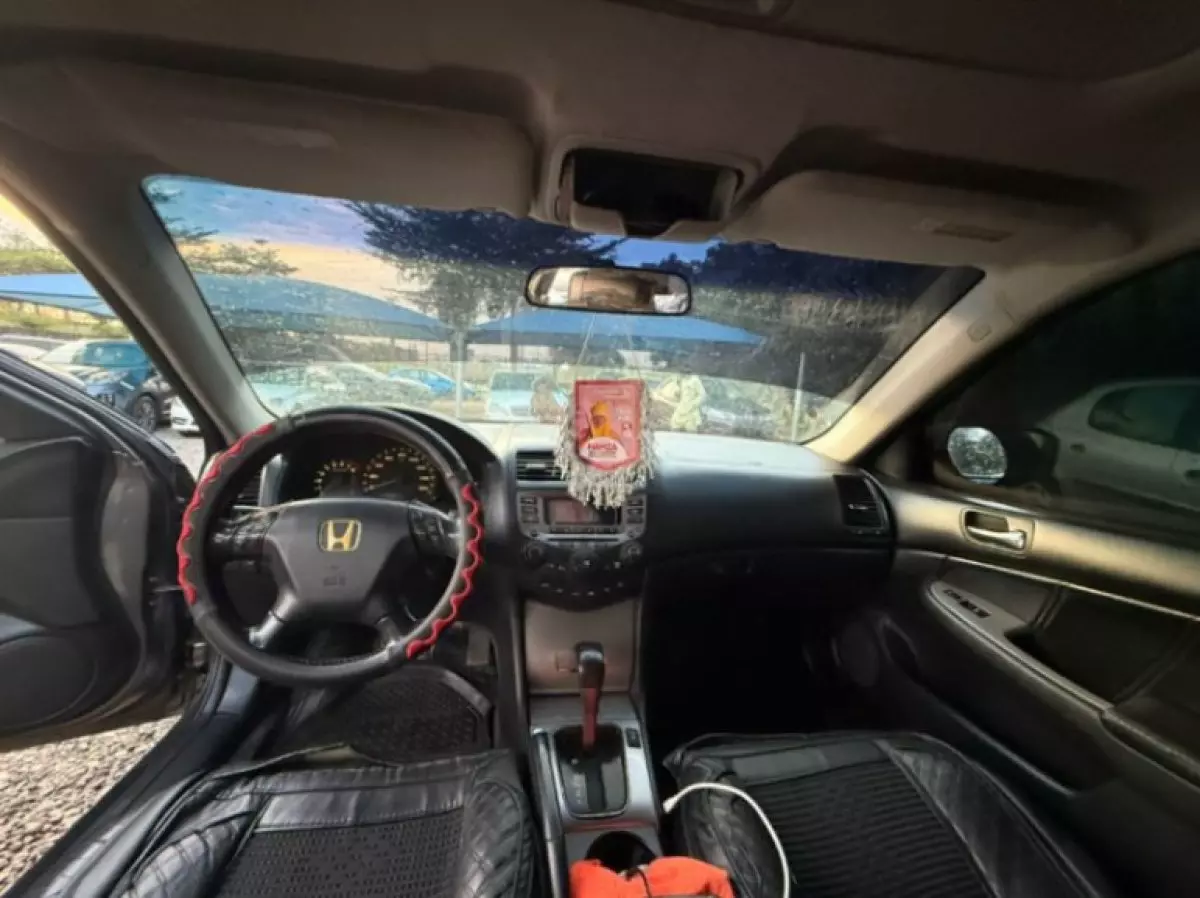 interiorFront
