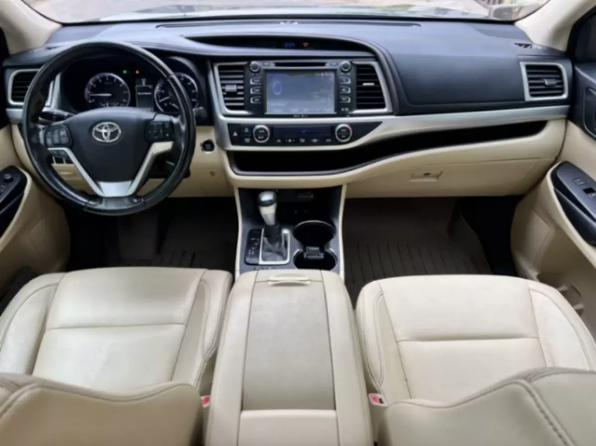 interiorFront