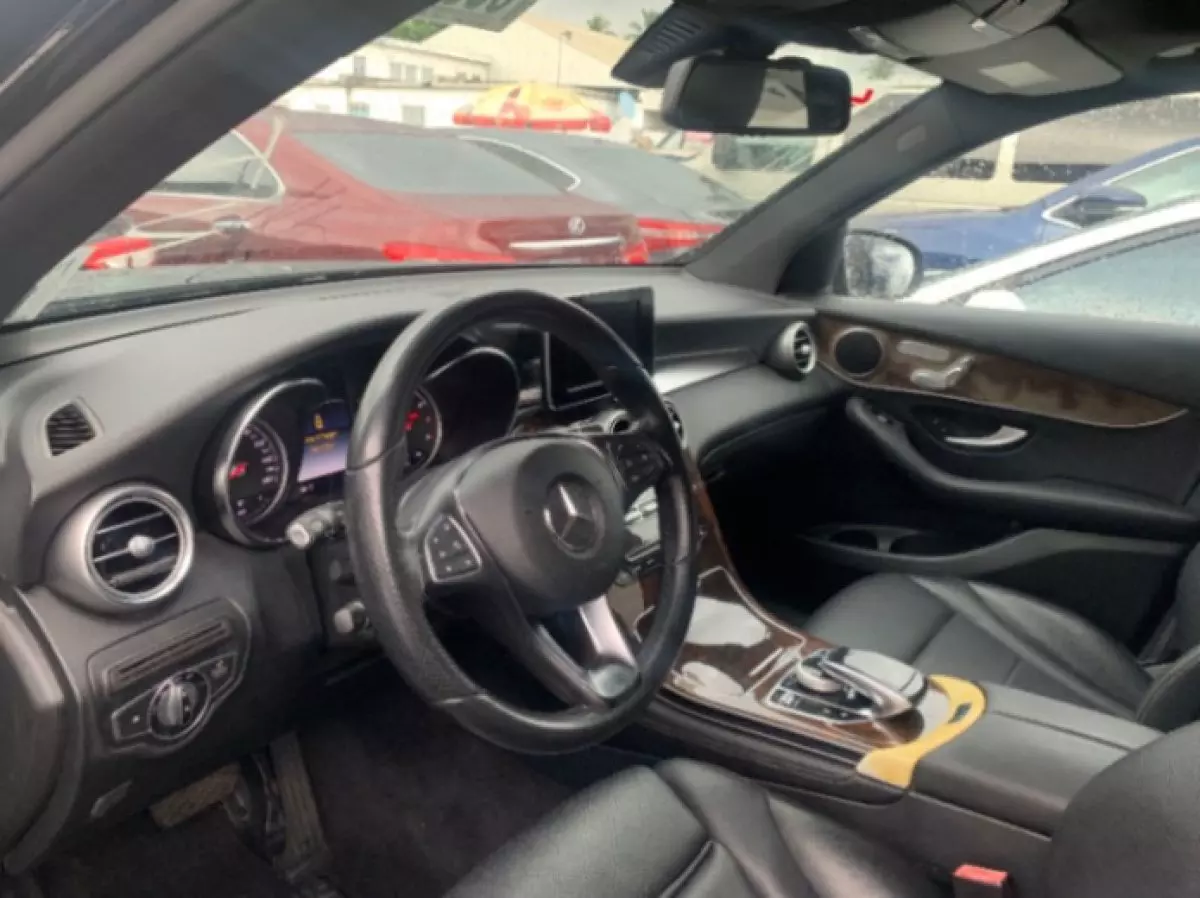 interiorFront