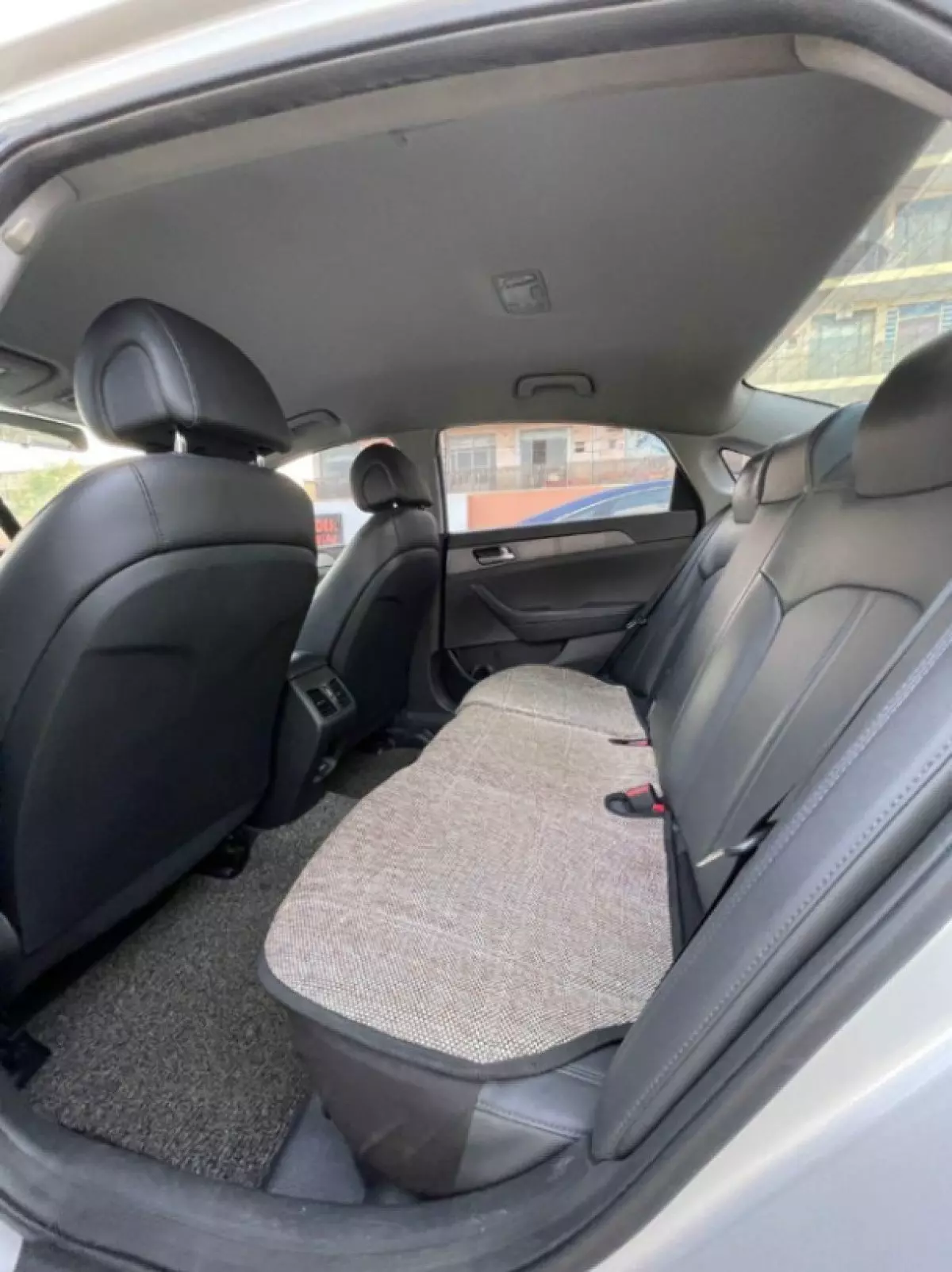interiorBack