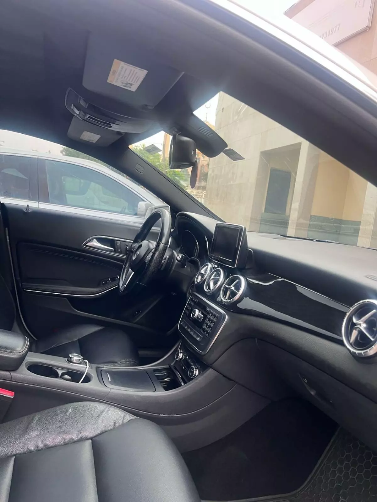 interiorFront