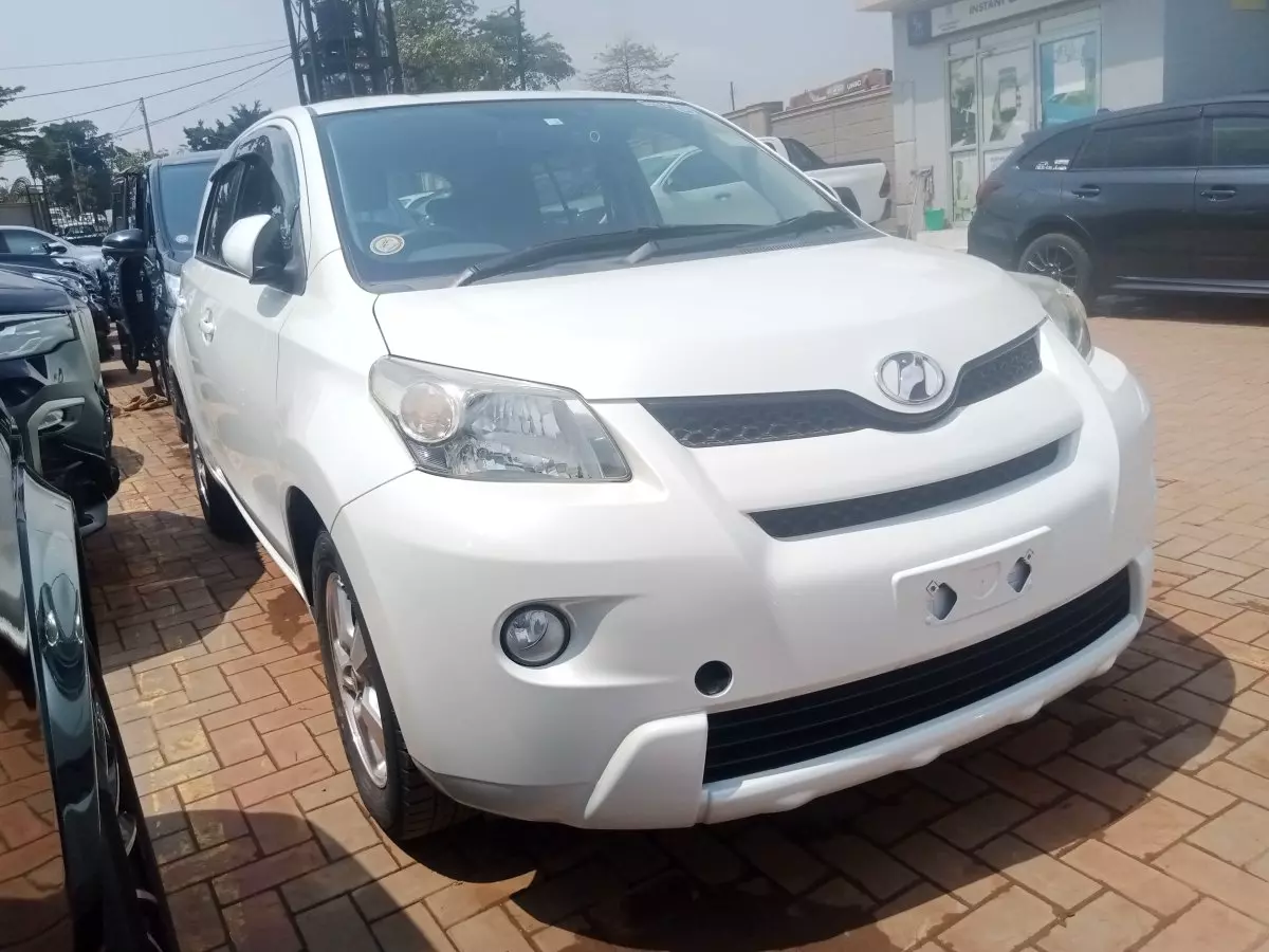 Toyota Ist  - 2011