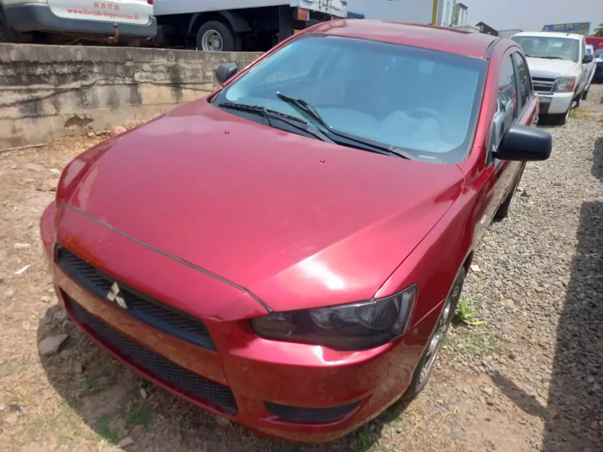 Mitsubishi Lancer - 2012