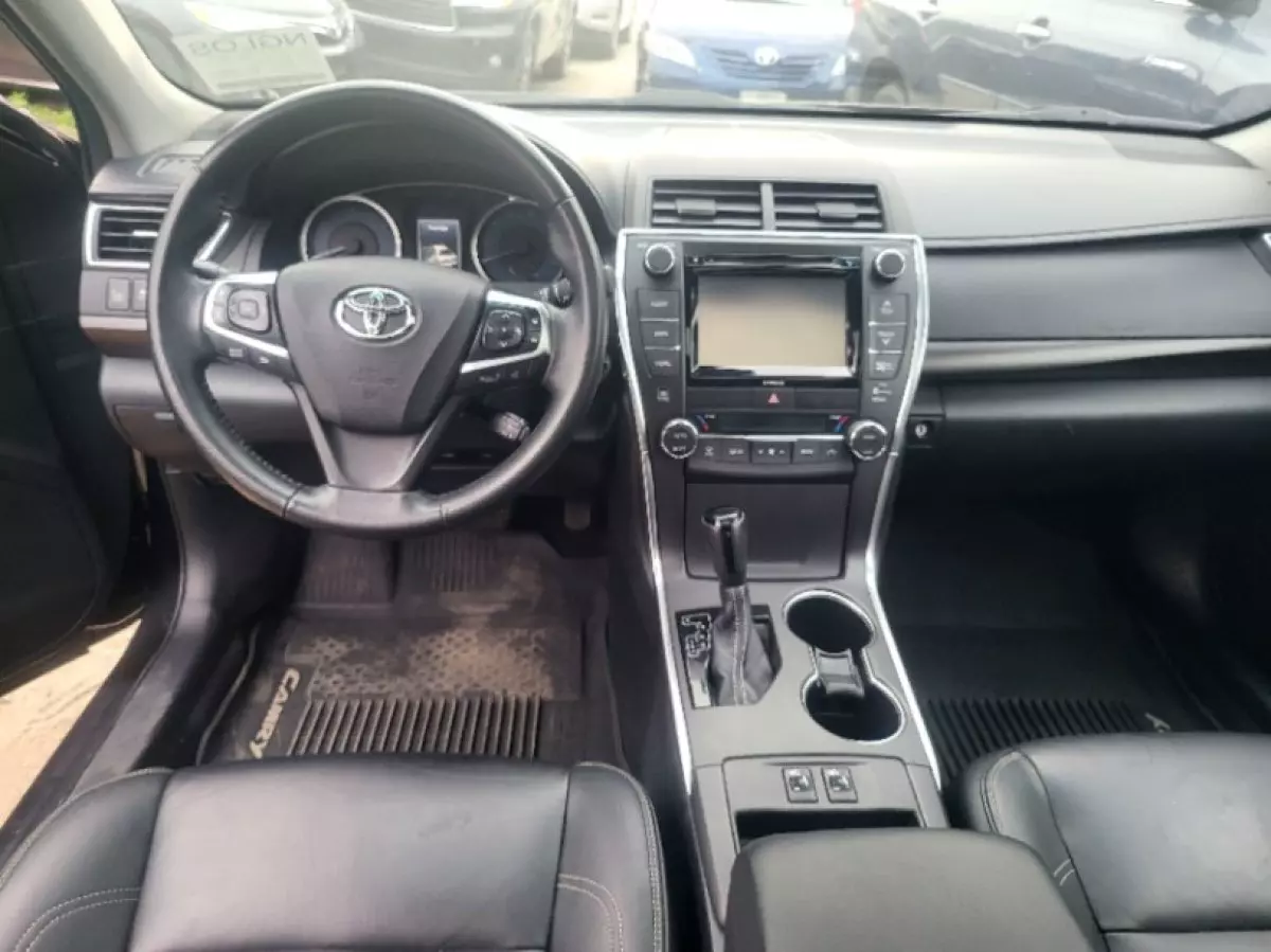 interiorFront