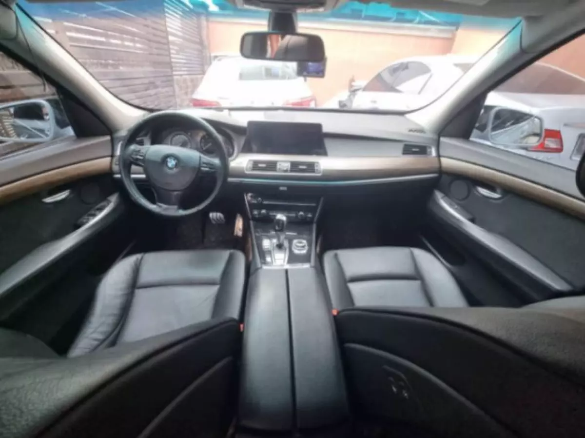 interiorFront