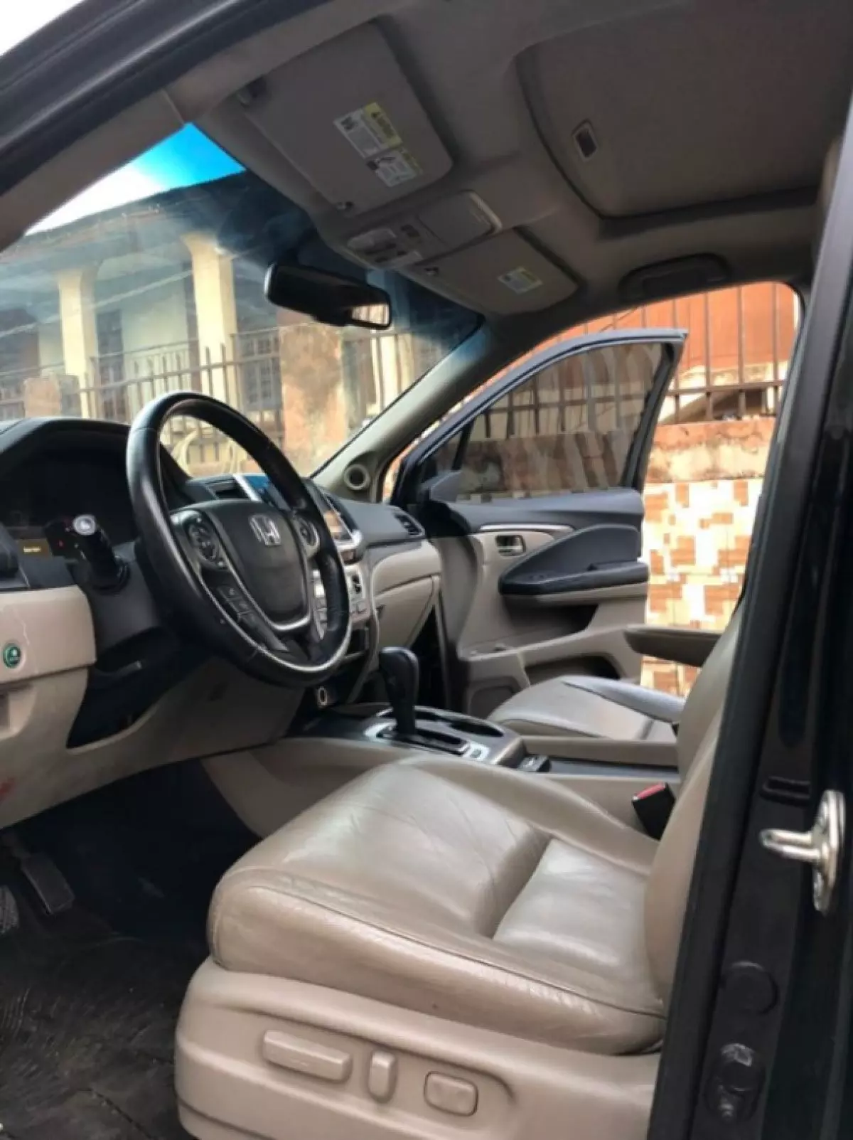 interiorFront