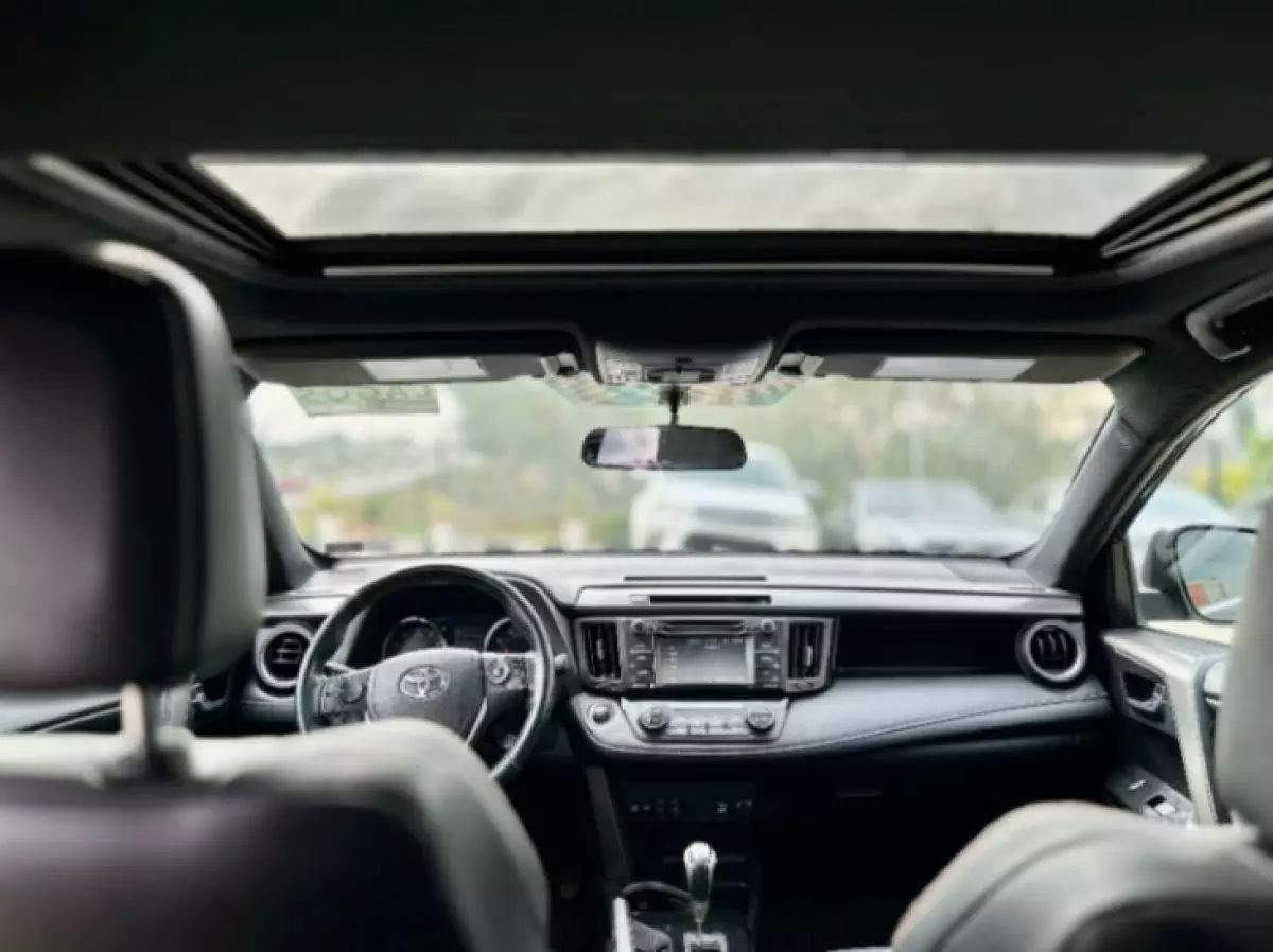interiorFront