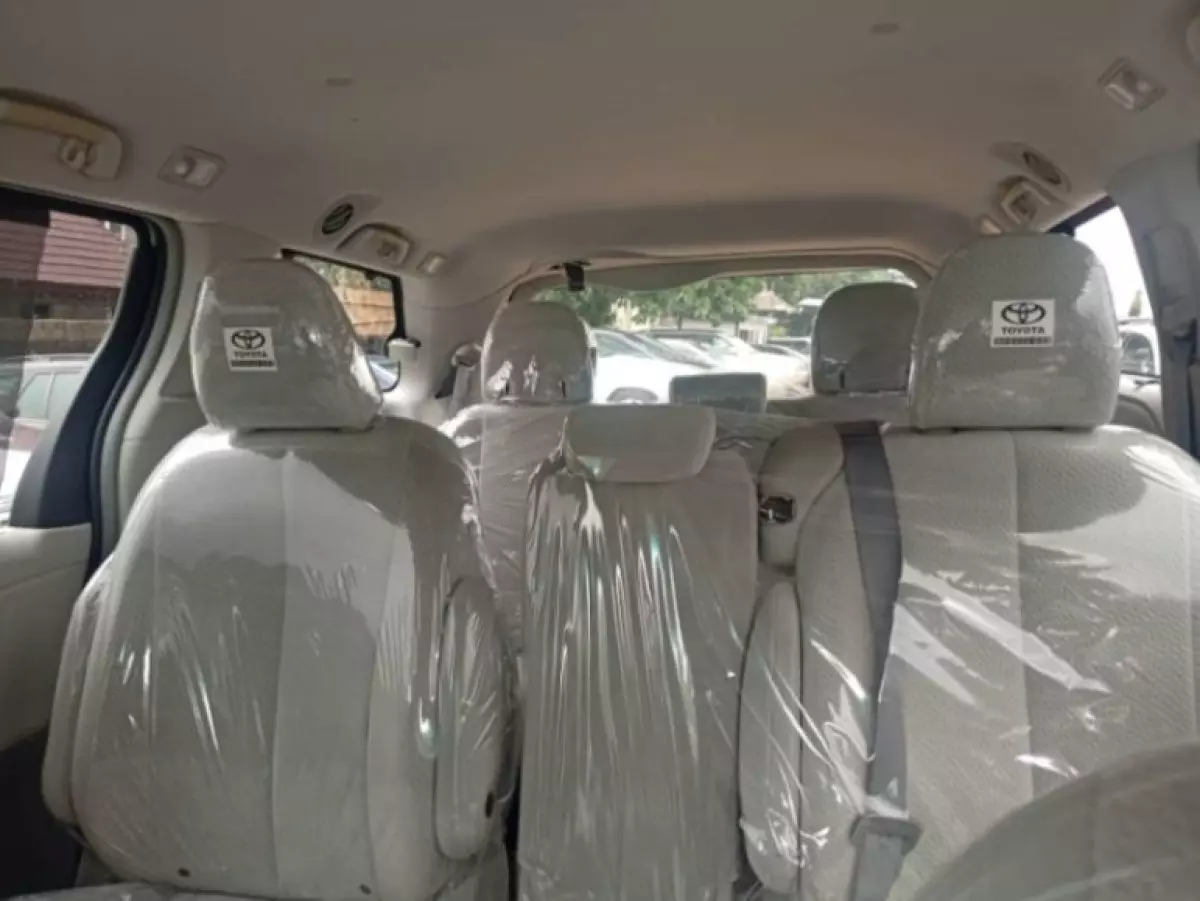 interiorBack