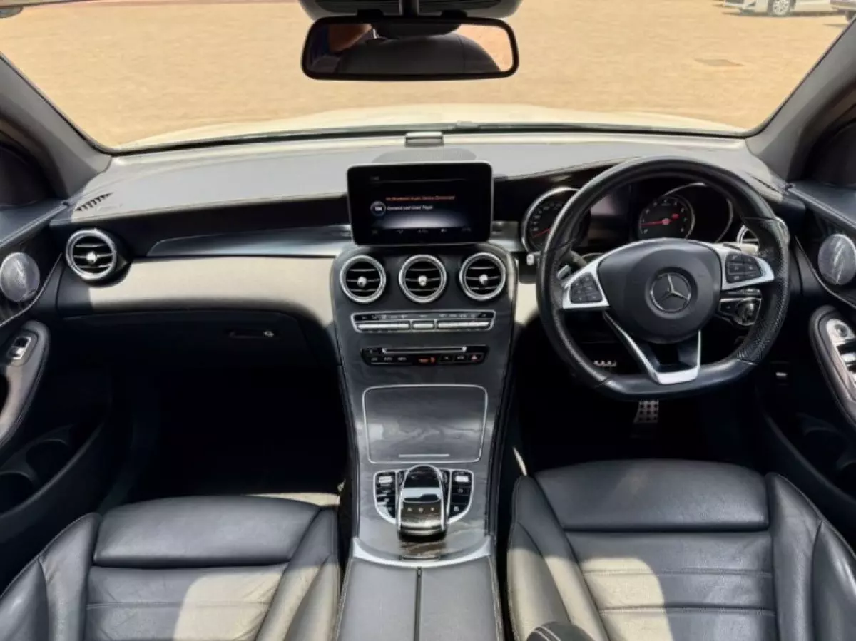 interiorFront