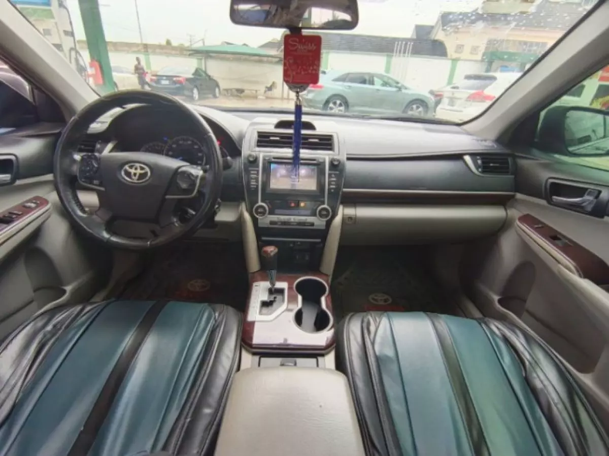 interiorFront
