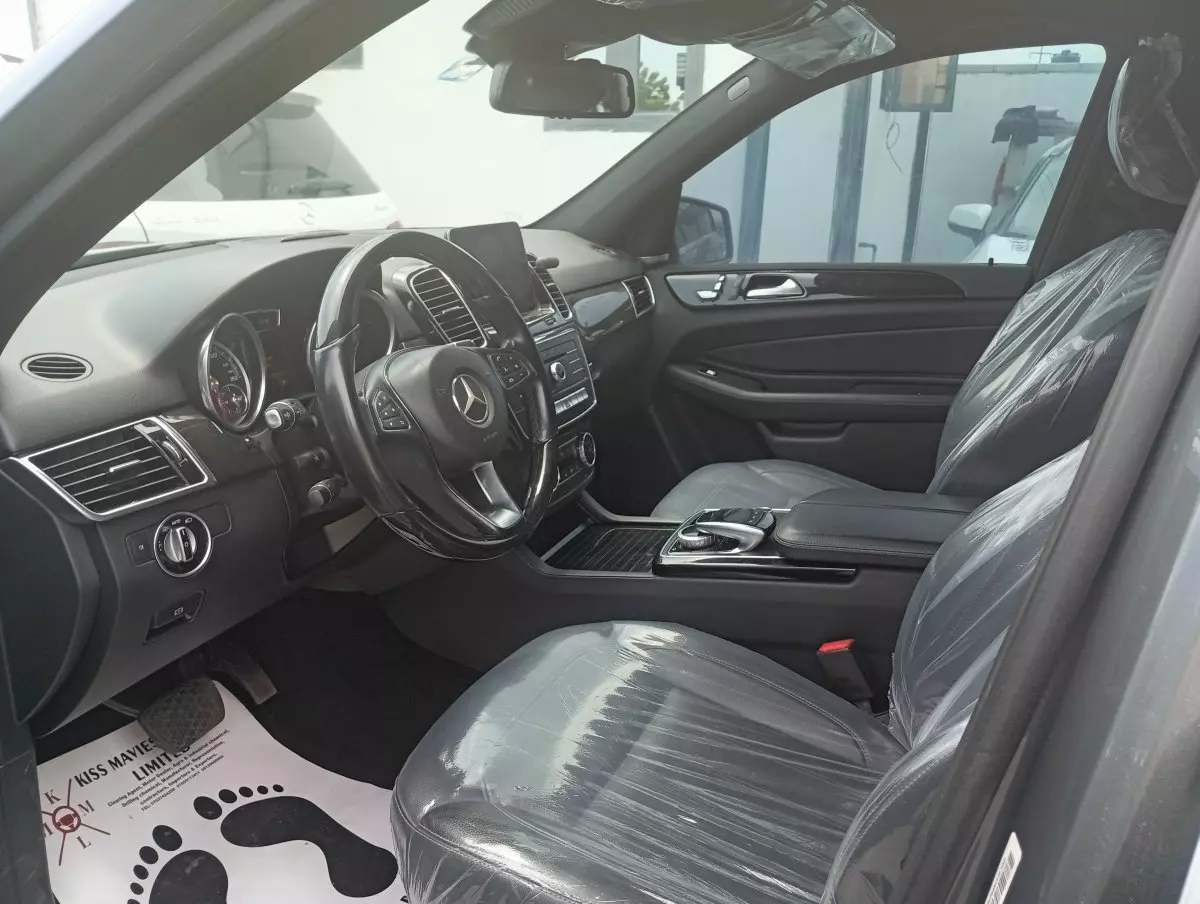 interiorFront