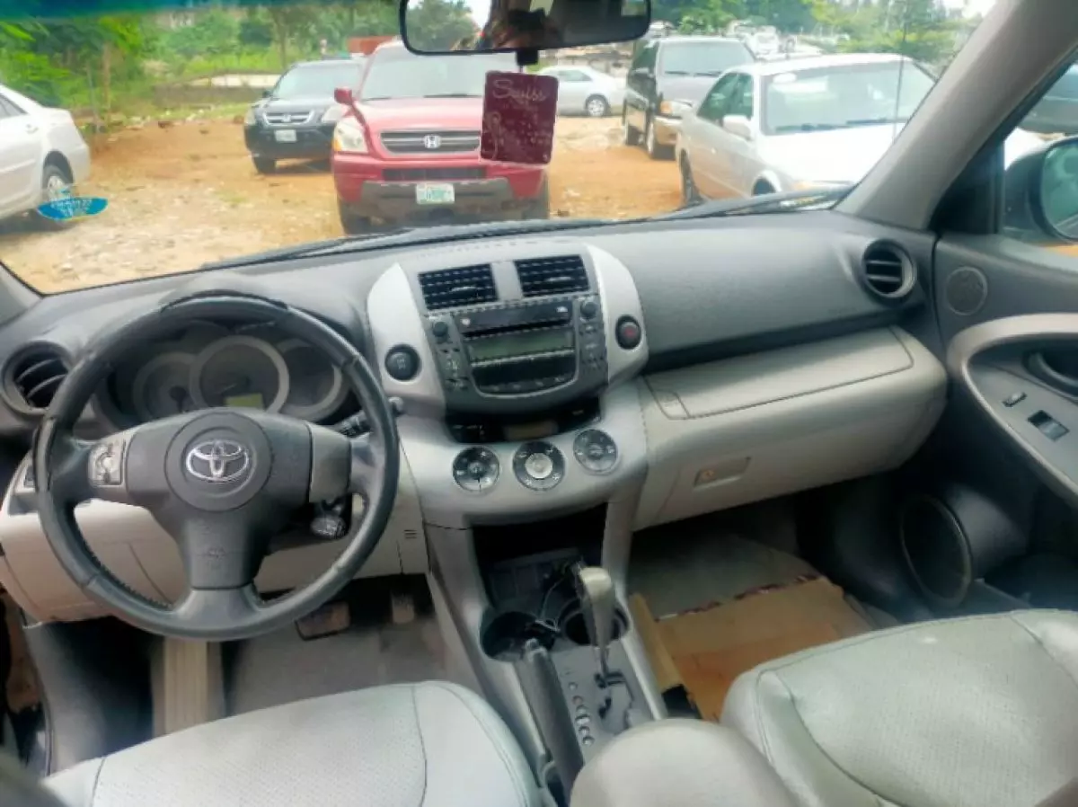 interiorFront