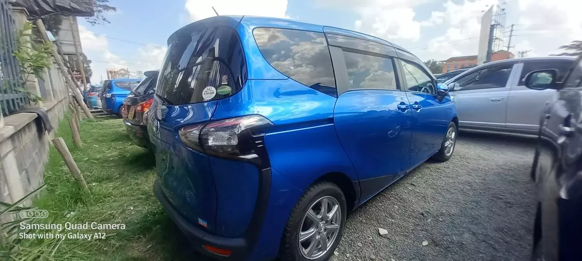 Toyota Sienta - 2016