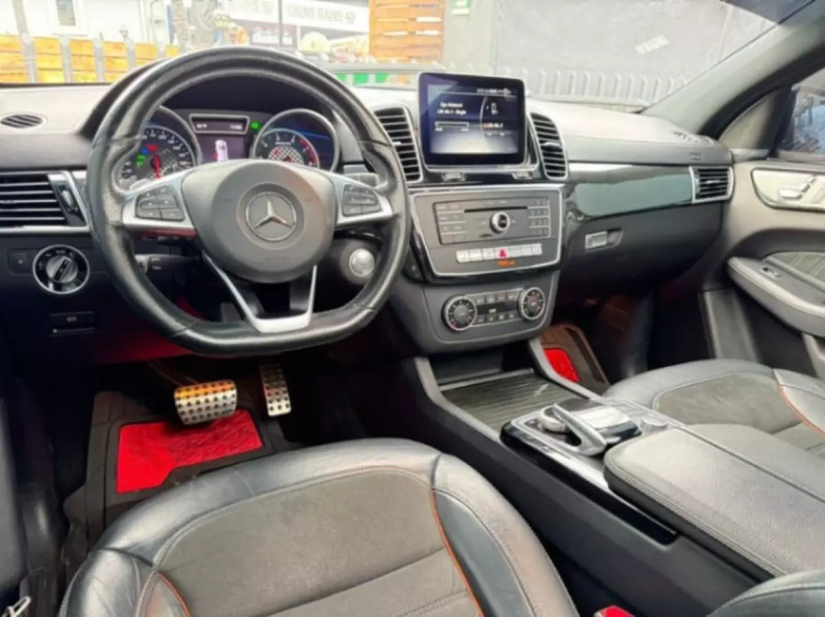 interiorFront