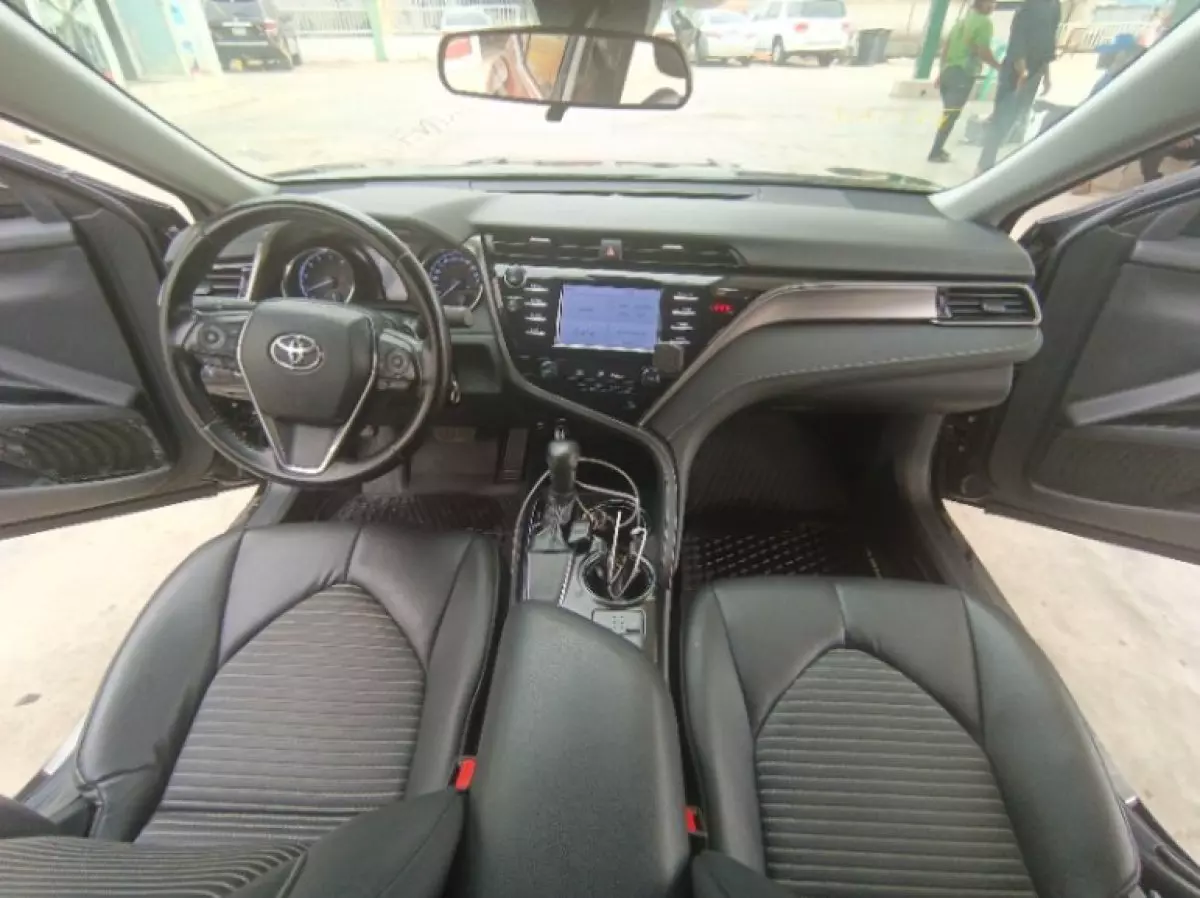 interiorFront