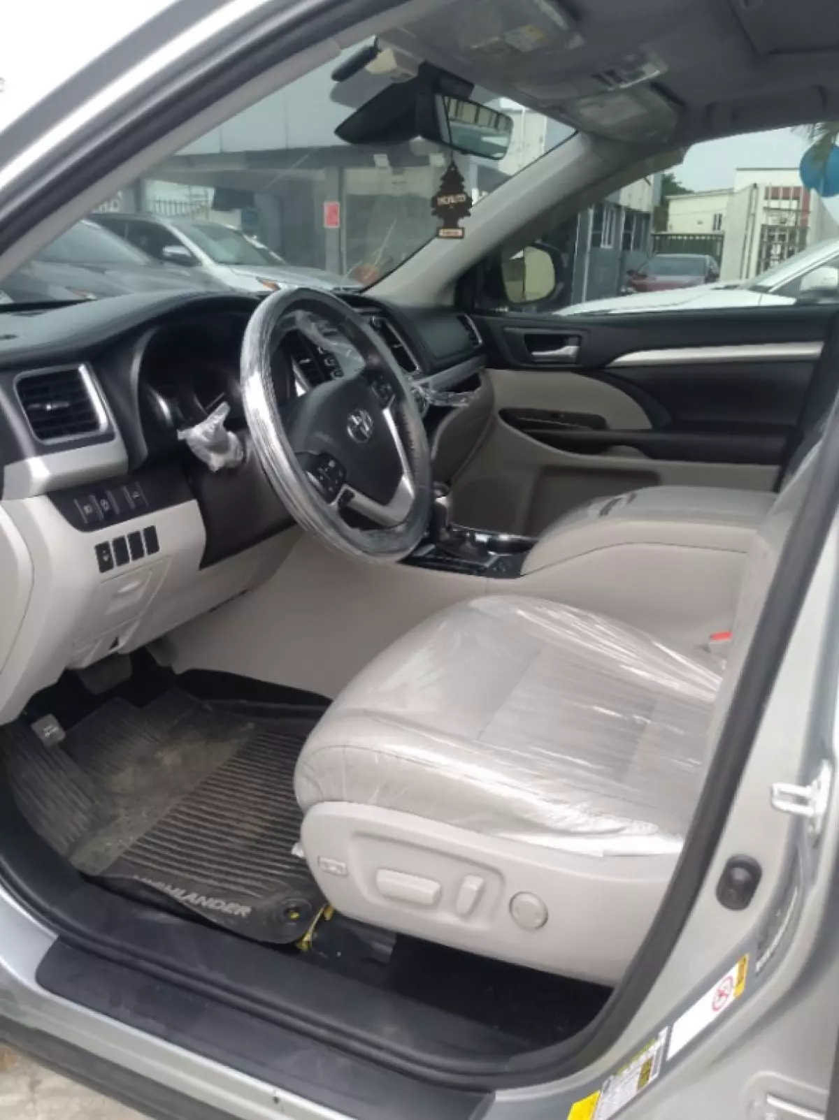 interiorFront