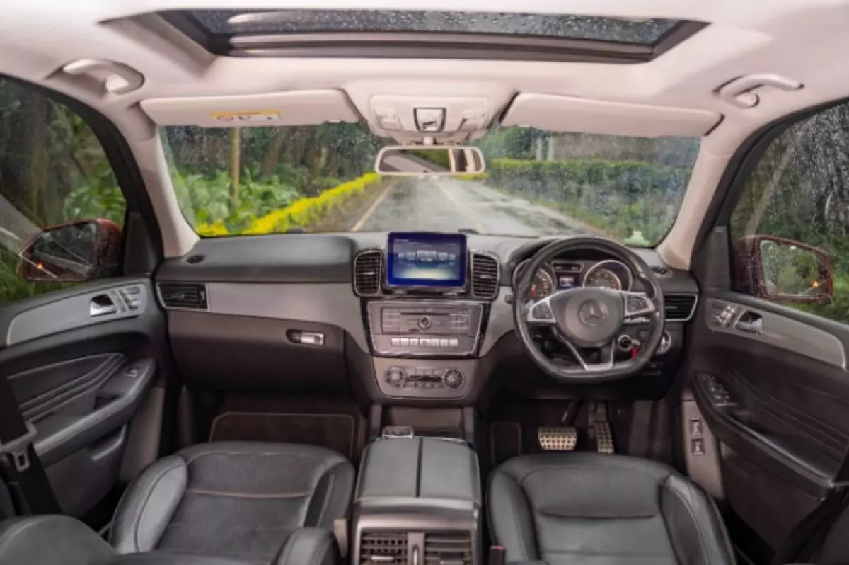 interiorFront