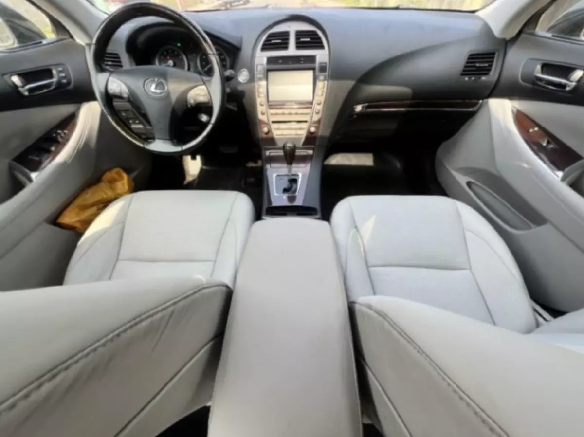 interiorFront