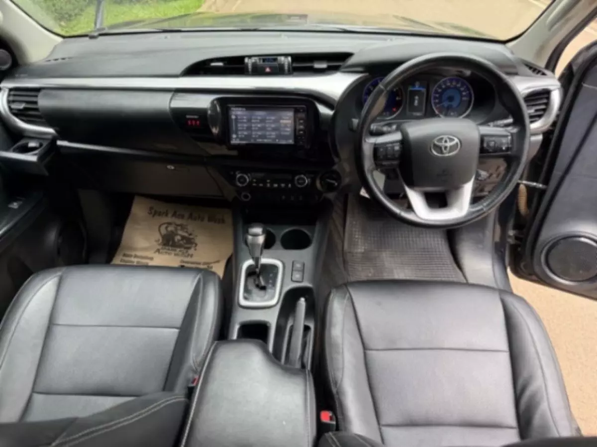 interiorFront