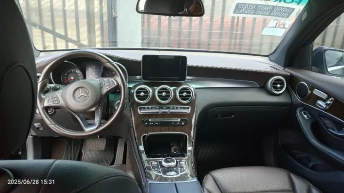 interiorFront