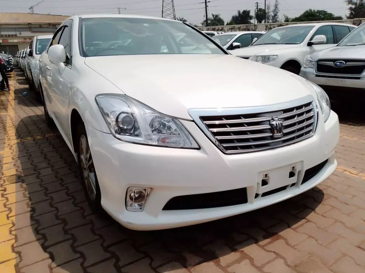 Toyota Crown - 2011