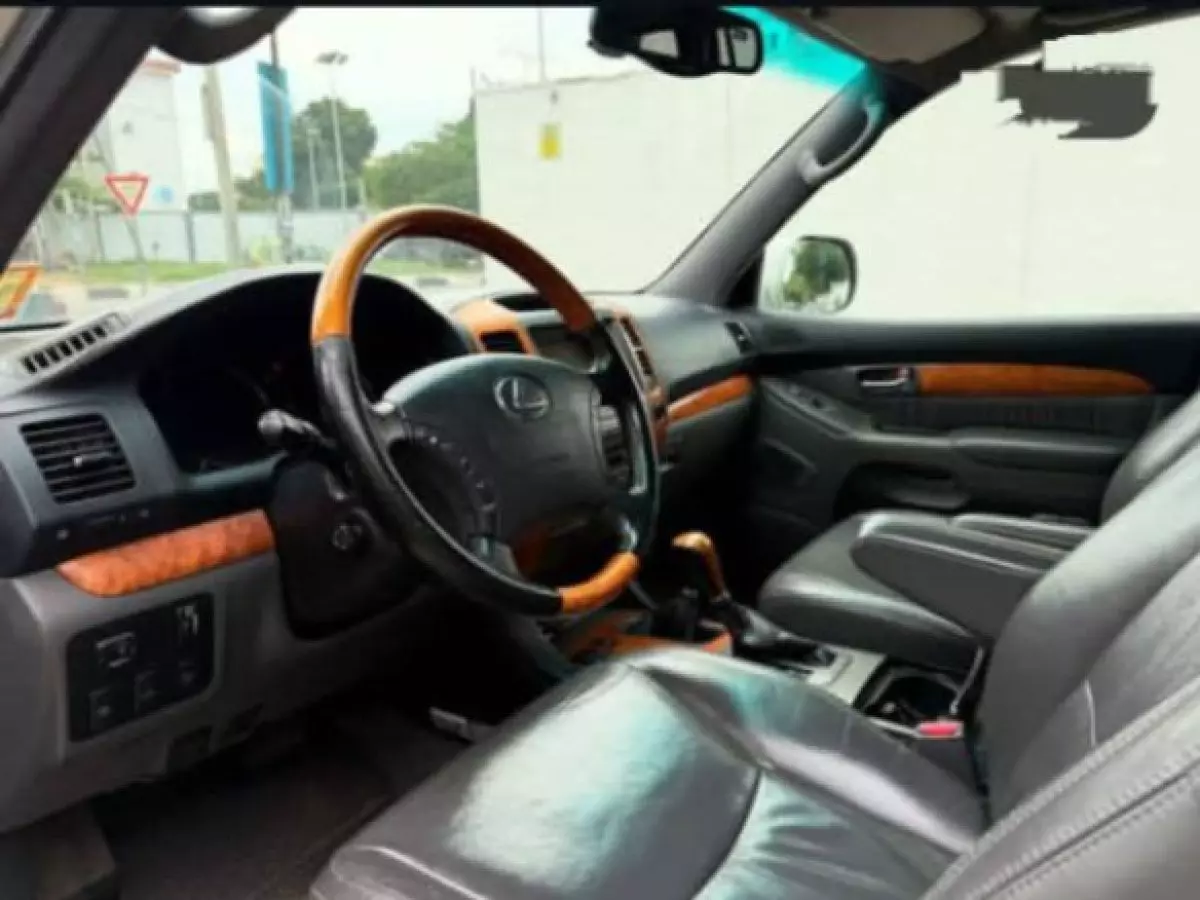 interiorFront