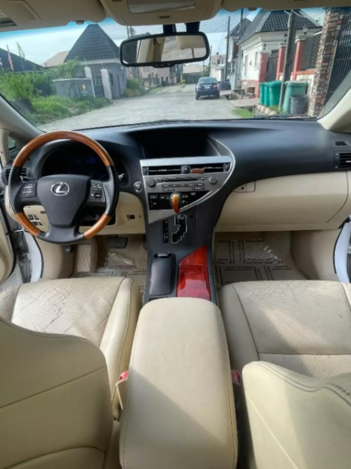 interiorFront