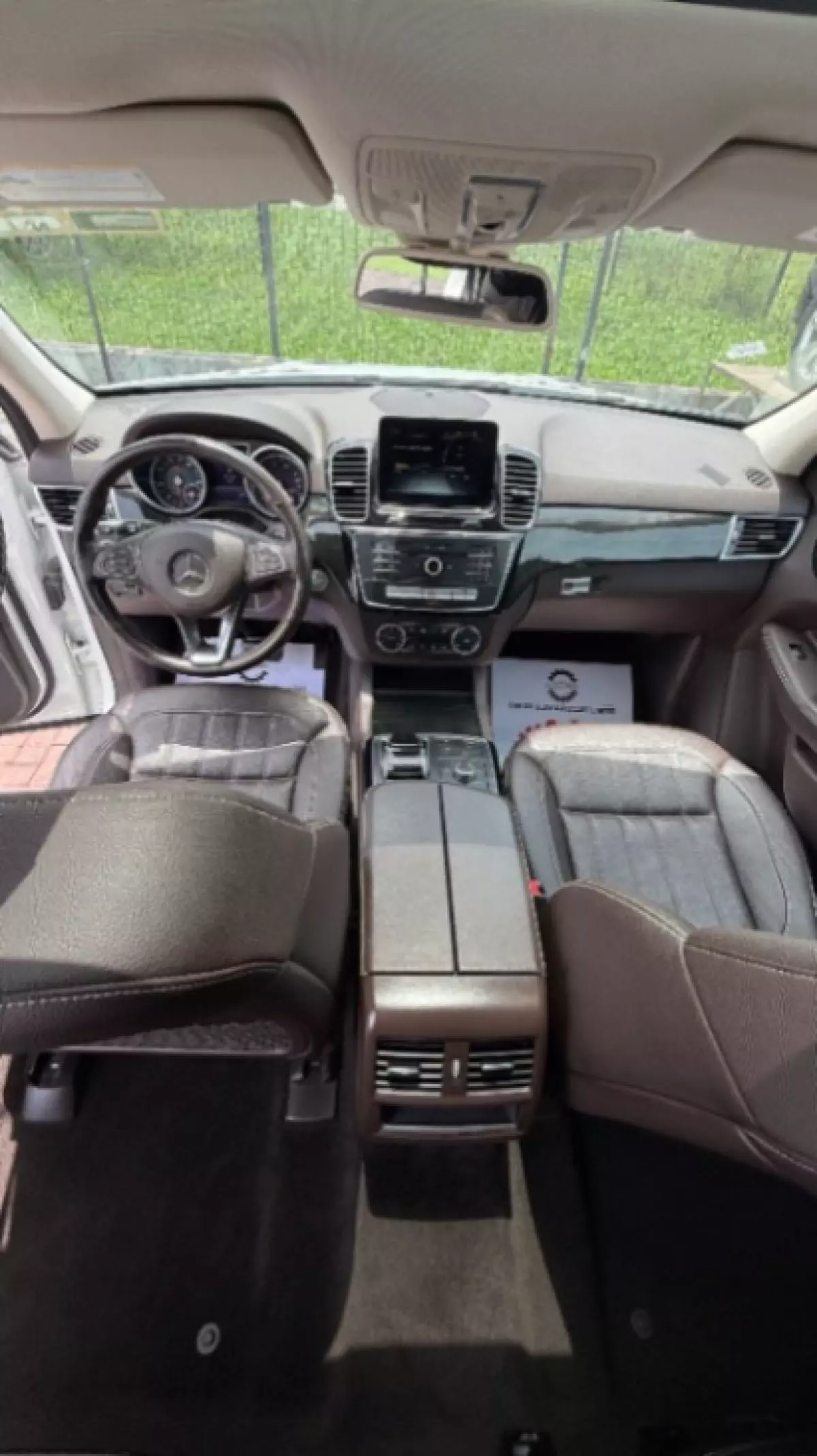 interiorFront