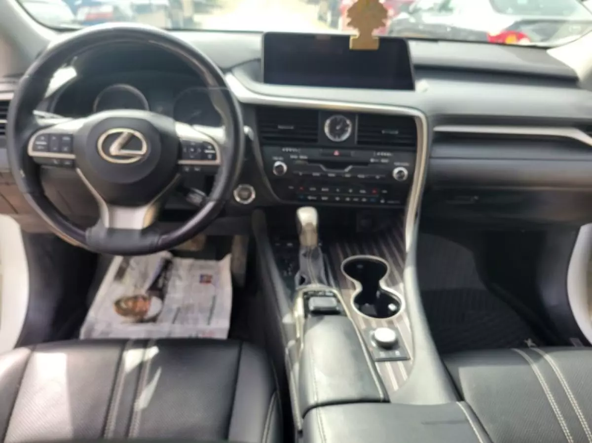 interiorFront