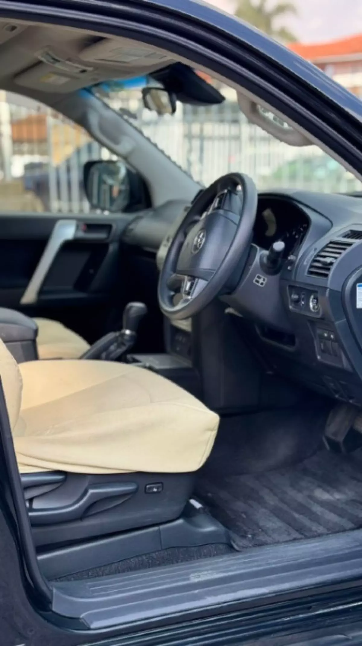 interiorFront