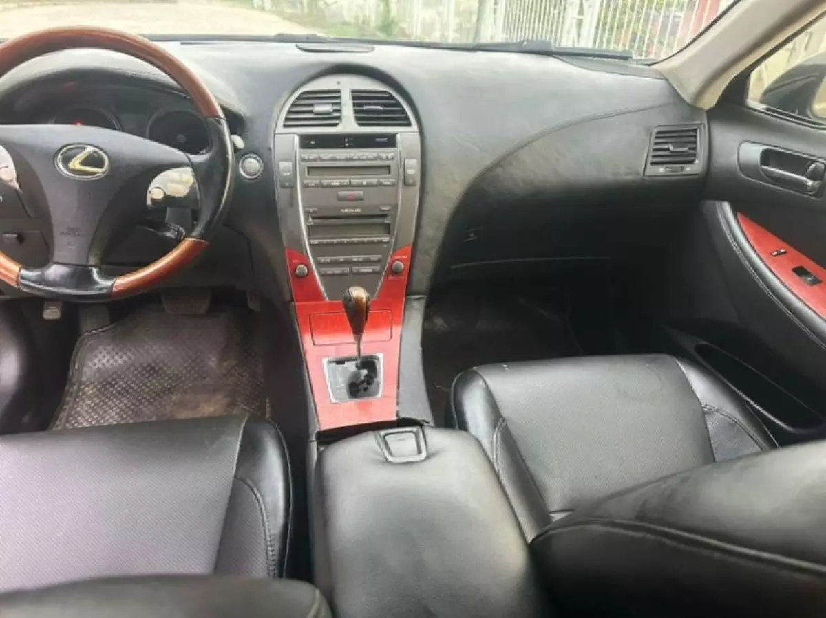 interiorFront