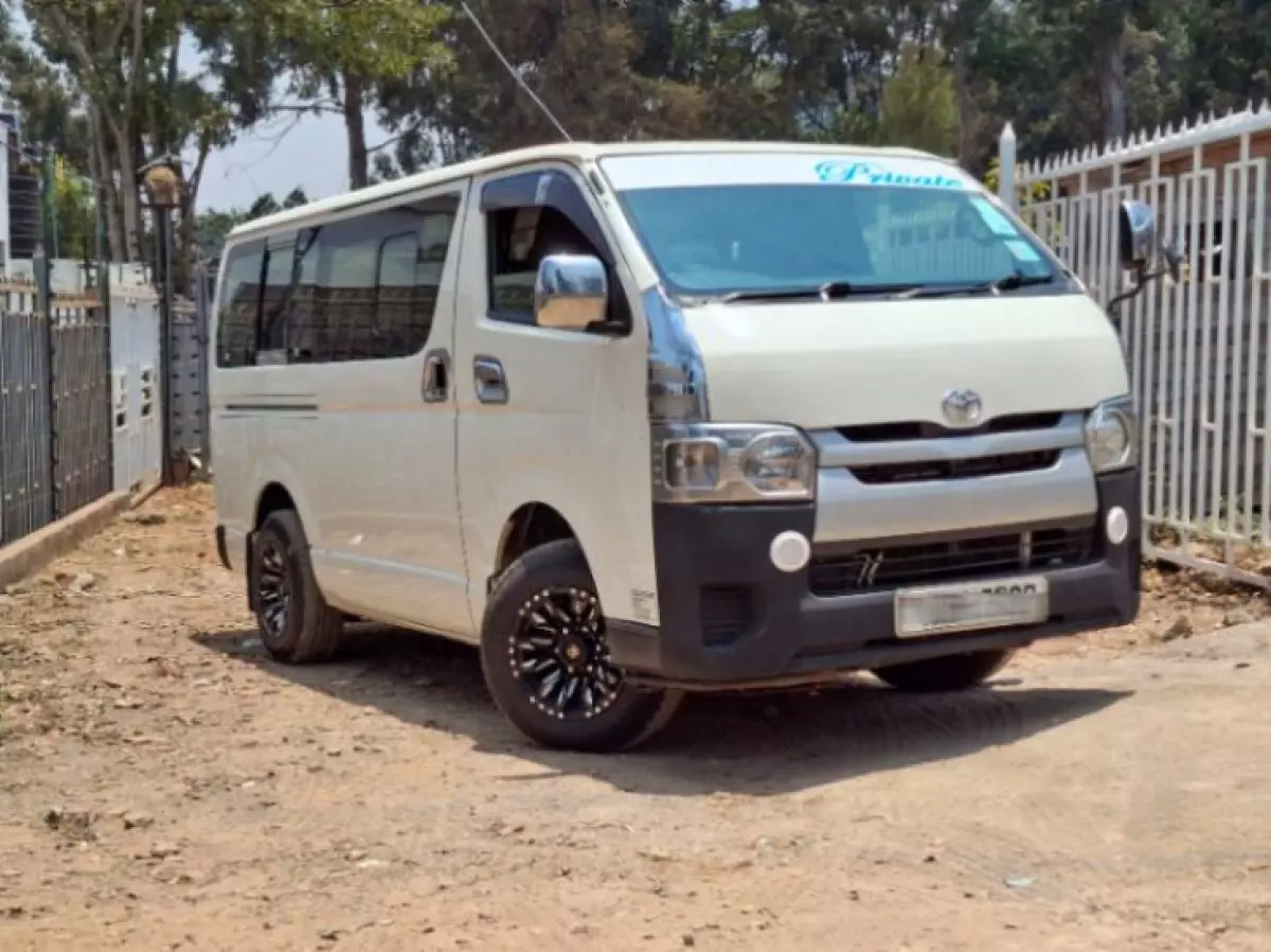 Toyota Hiace - 2014
