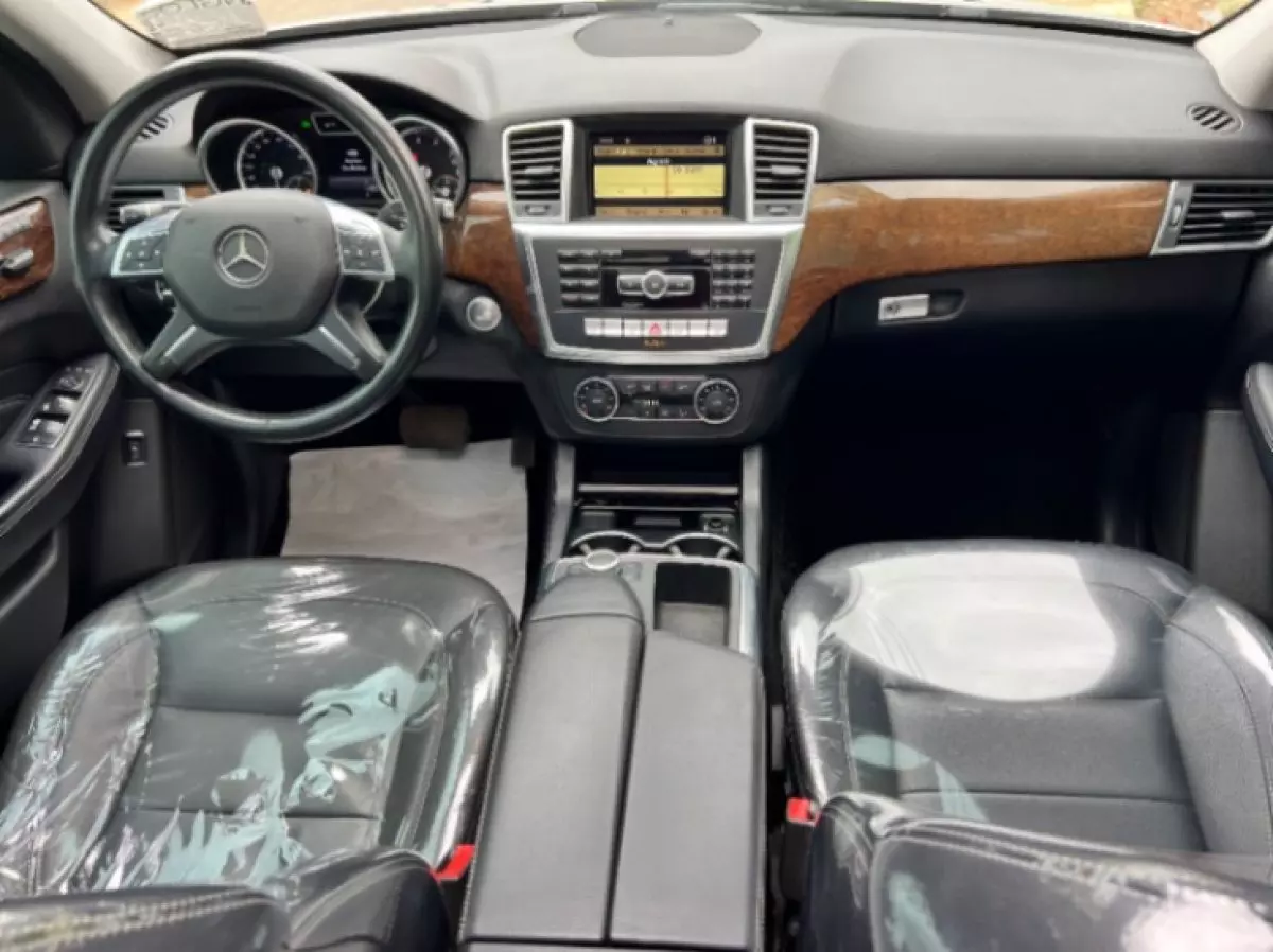 interiorFront