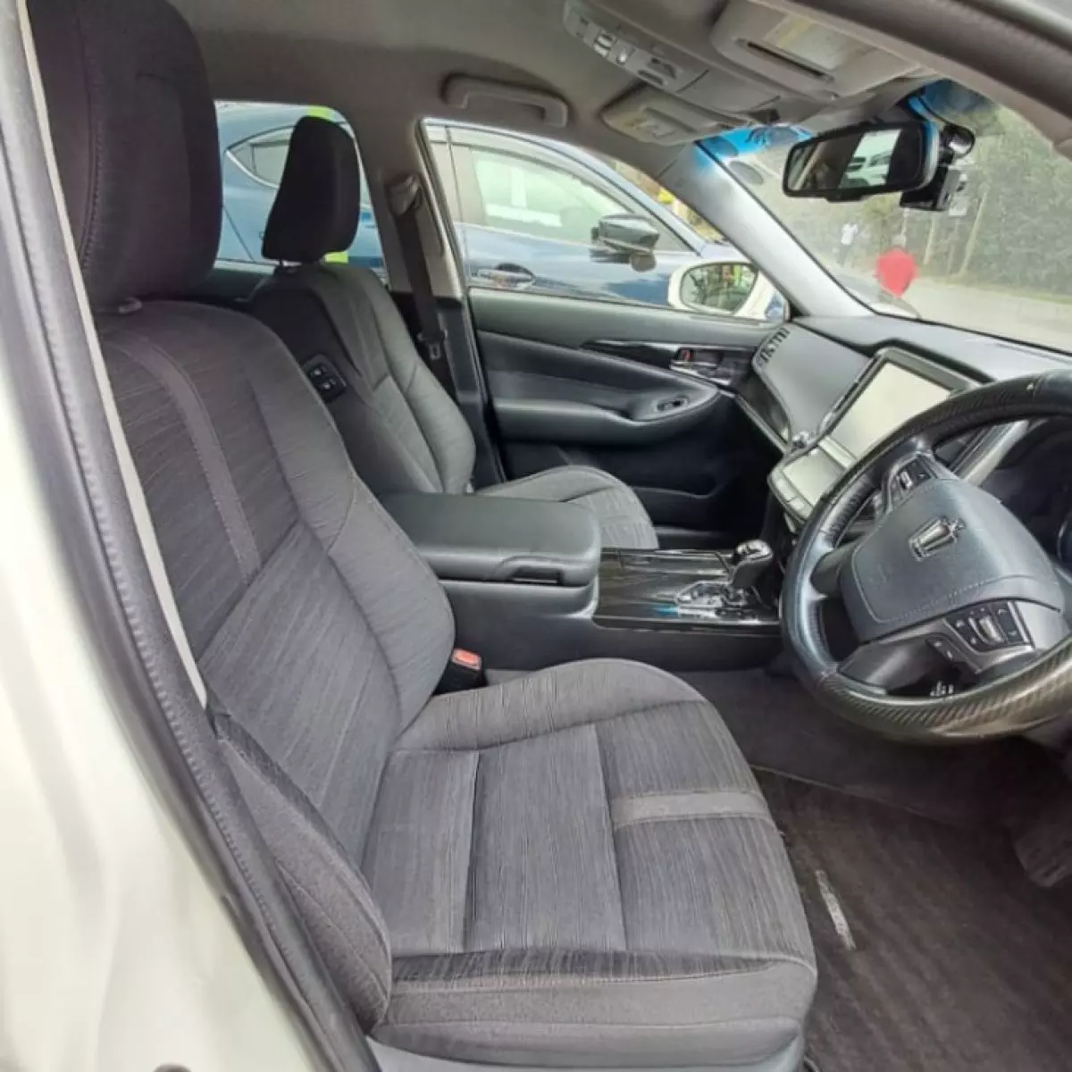 interiorFront