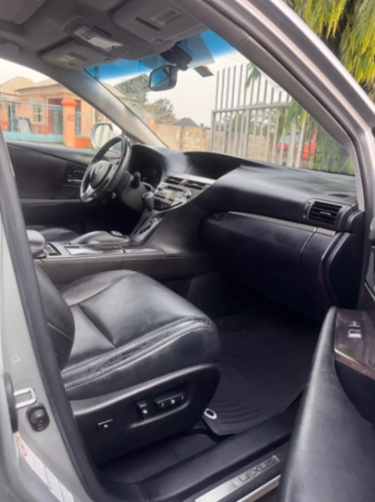 interiorFront