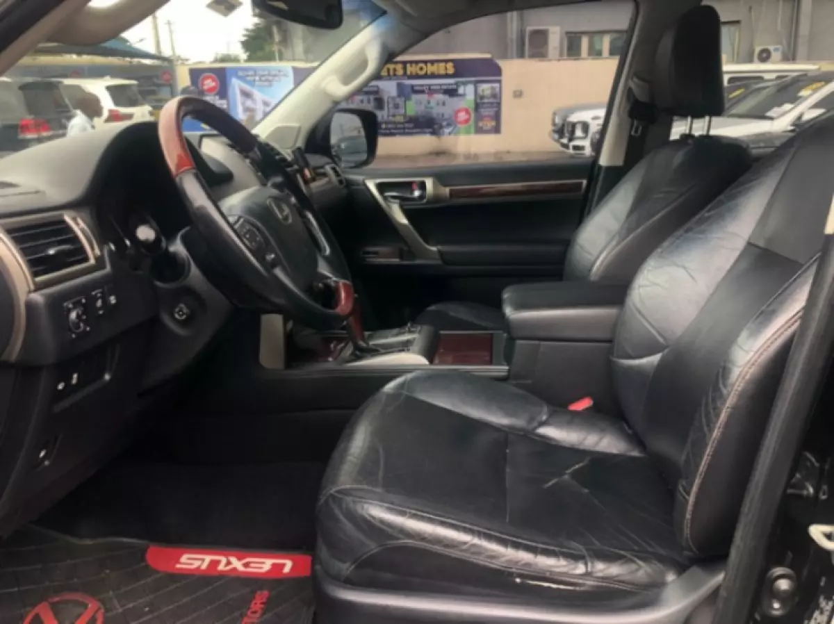 interiorFront