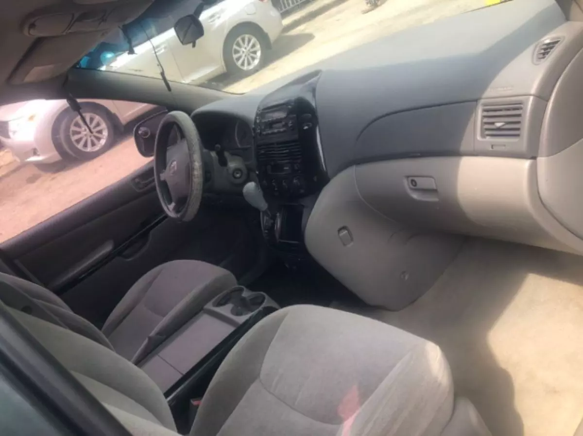 interiorFront