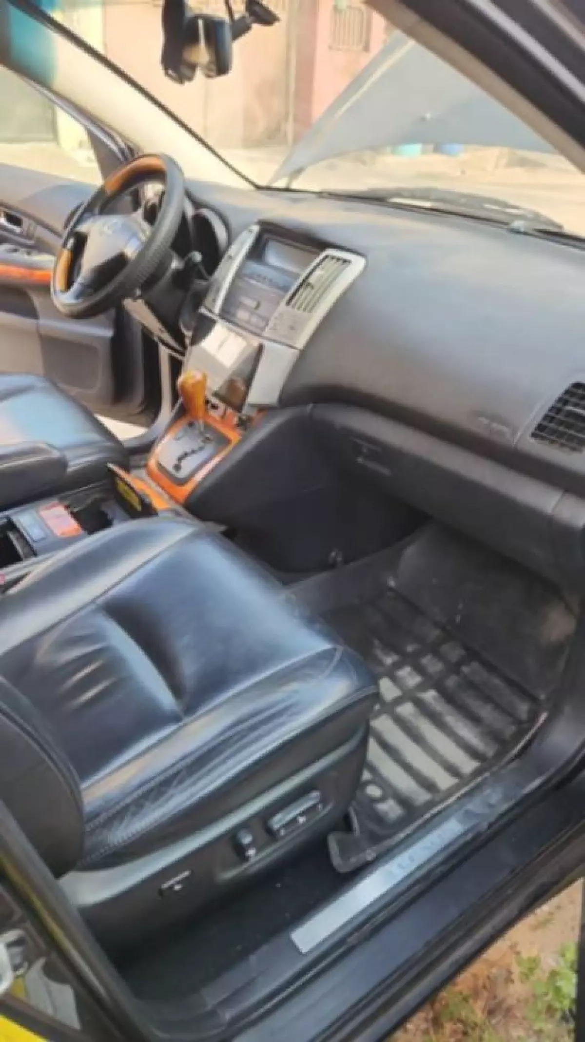 interiorFront
