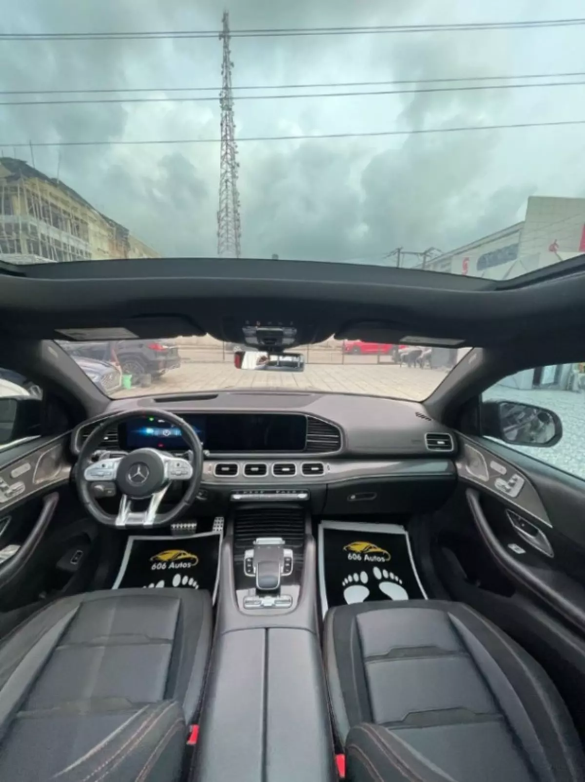 interiorFront